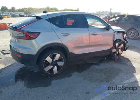 2024 Volvo C40 Recharge Pure Electric Twin Plus z USA, uszkodzony, nr VIN YV4ER3GL3R2096802